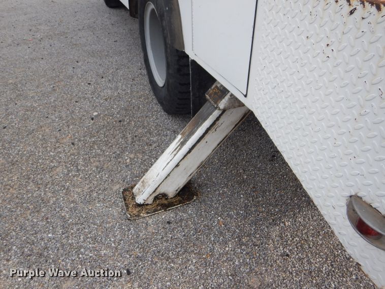 image for item DD4542 1987 GMC 7000 bucket truck