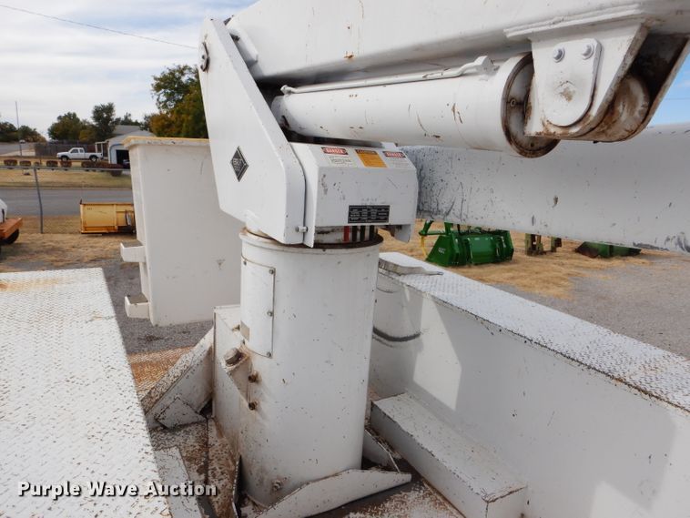 image for item DD4542 1987 GMC 7000 bucket truck