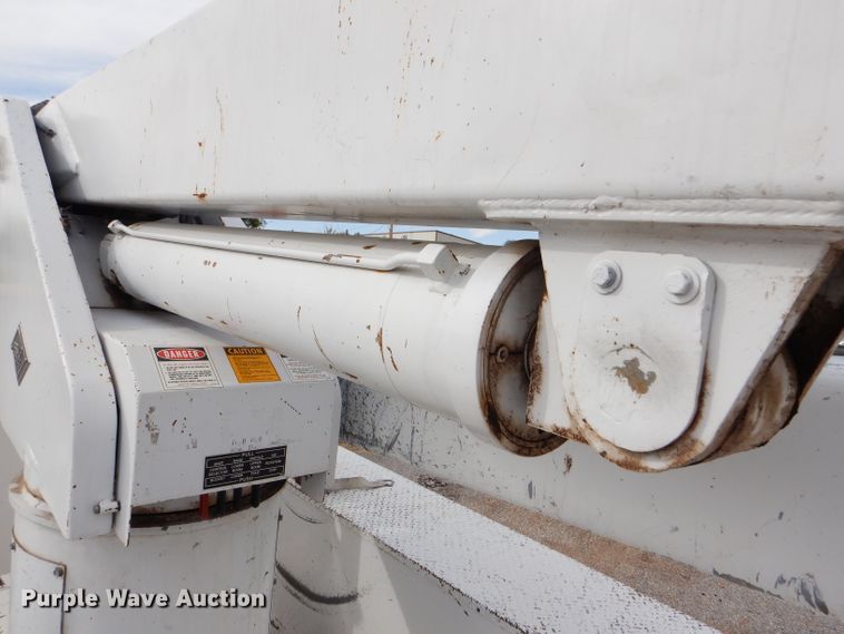 image for item DD4542 1987 GMC 7000 bucket truck