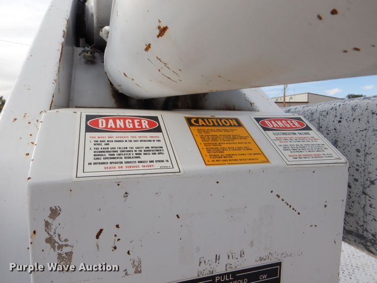 image for item DD4542 1987 GMC 7000 bucket truck