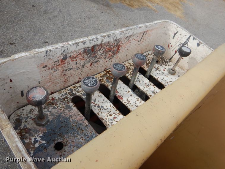 image for item DD4542 1987 GMC 7000 bucket truck