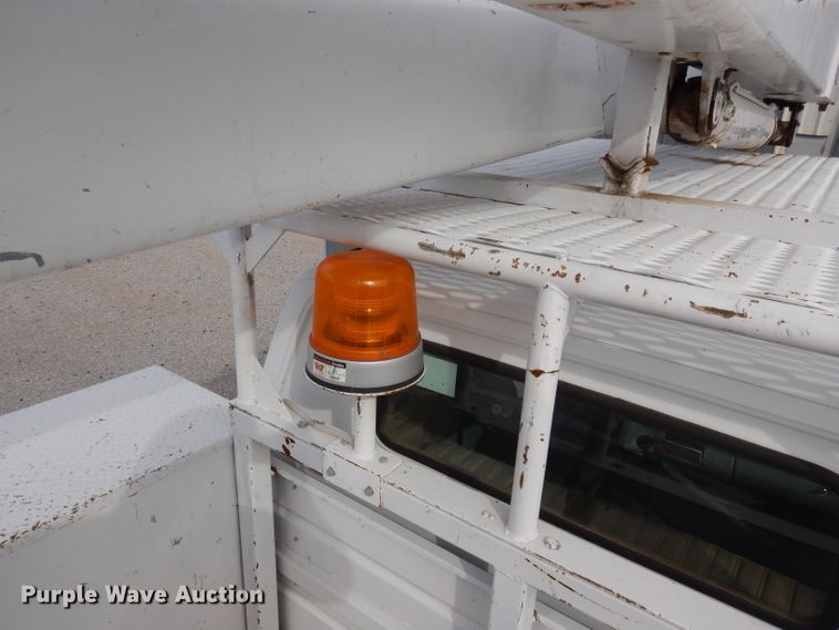 image for item DD4542 1987 GMC 7000 bucket truck