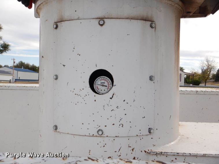 image for item DD4542 1987 GMC 7000 bucket truck