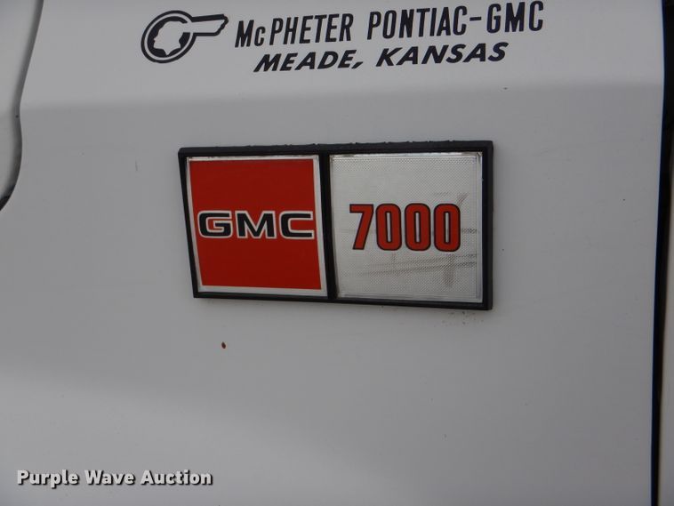 image for item DD4542 1987 GMC 7000 bucket truck