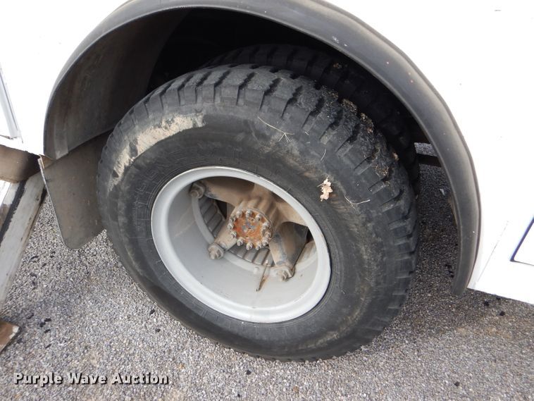 image for item DD4542 1987 GMC 7000 bucket truck