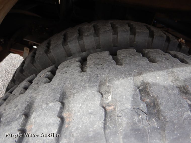 image for item DD4542 1987 GMC 7000 bucket truck