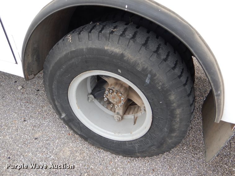 image for item DD4542 1987 GMC 7000 bucket truck