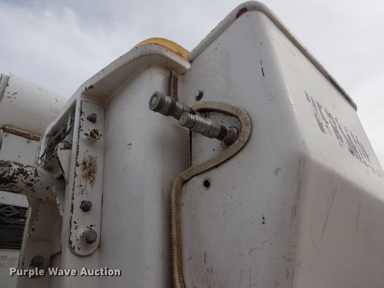 image for item DD4542 1987 GMC 7000 bucket truck