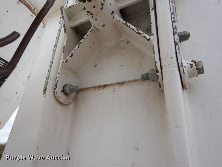 image for item DD4542 1987 GMC 7000 bucket truck