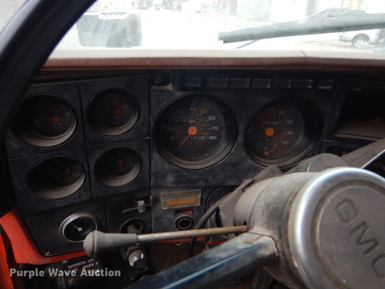 image for item DD4559 1988 GMC TopKick 7000 dump truck