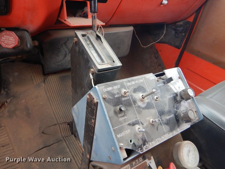 image for item DD4559 1988 GMC TopKick 7000 dump truck