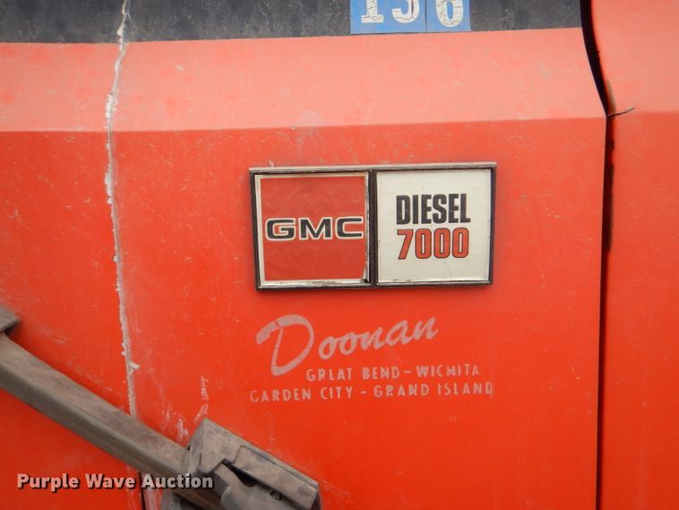 image for item DD4559 1988 GMC TopKick 7000 dump truck