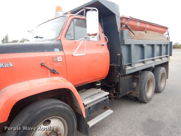 image for item DD4559 1988 GMC TopKick 7000 dump truck