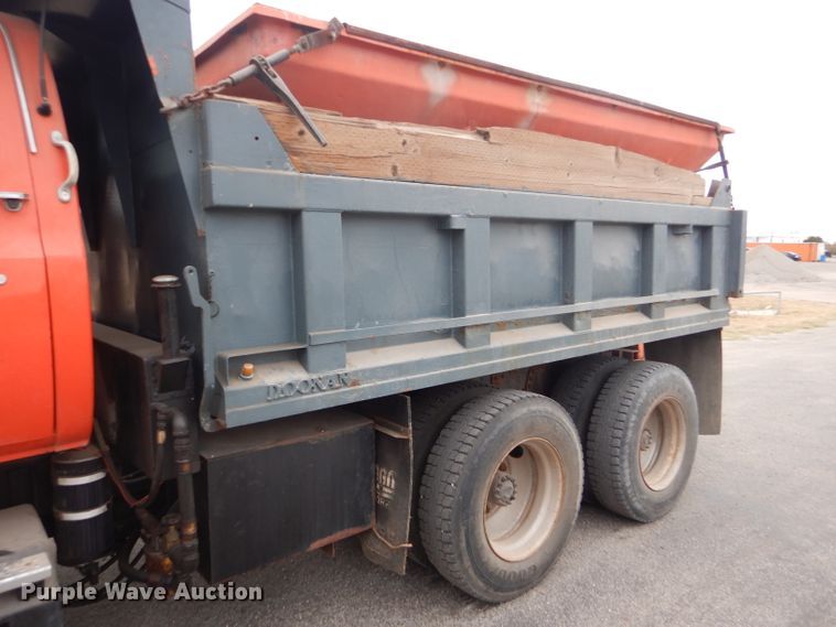 image for item DD4559 1988 GMC TopKick 7000 dump truck