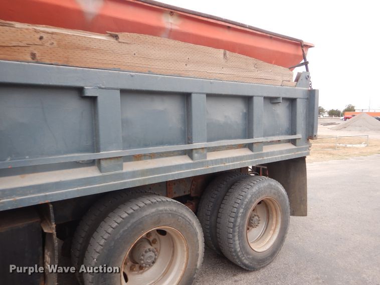 image for item DD4559 1988 GMC TopKick 7000 dump truck
