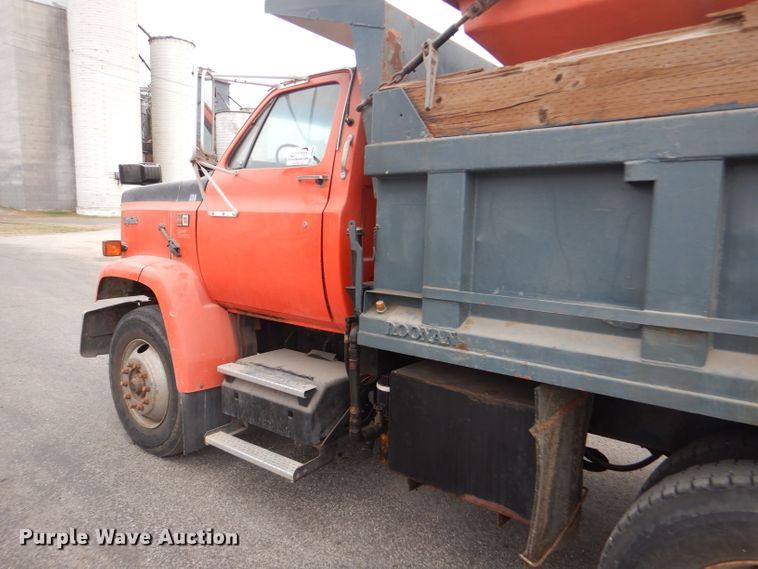 image for item DD4559 1988 GMC TopKick 7000 dump truck