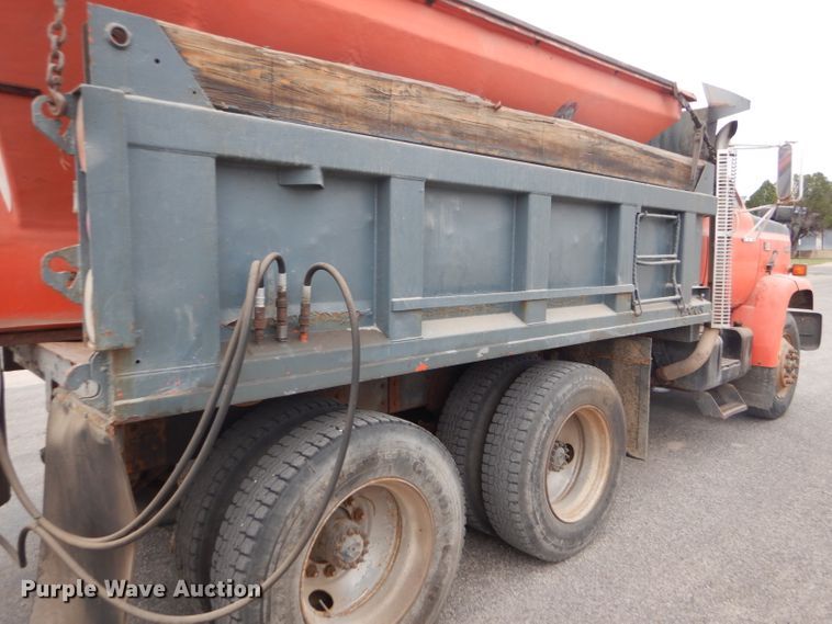 image for item DD4559 1988 GMC TopKick 7000 dump truck