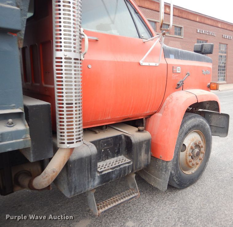 image for item DD4559 1988 GMC TopKick 7000 dump truck