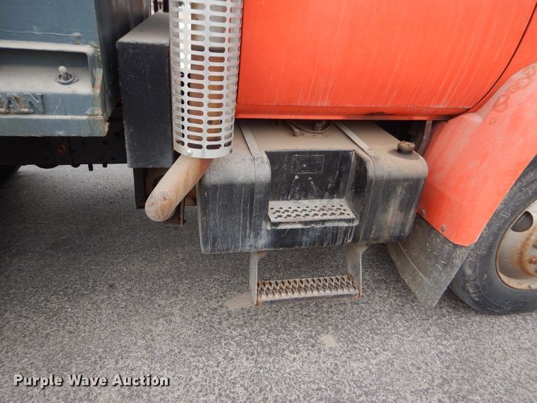 image for item DD4559 1988 GMC TopKick 7000 dump truck