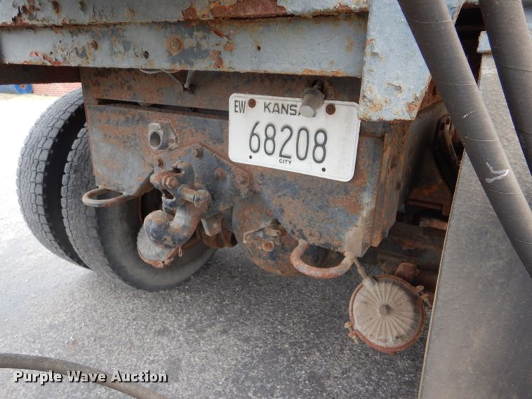 image for item DD4559 1988 GMC TopKick 7000 dump truck