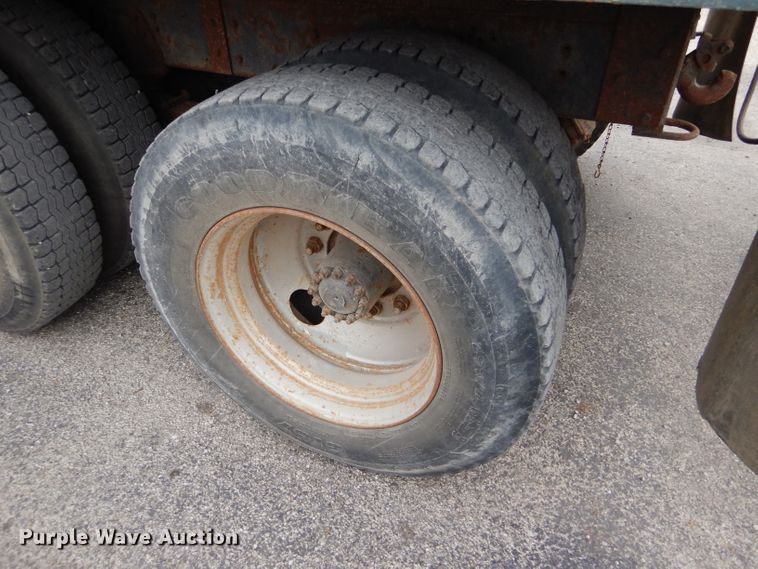 image for item DD4559 1988 GMC TopKick 7000 dump truck