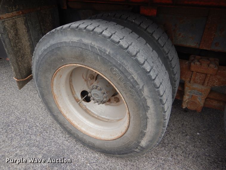 image for item DD4559 1988 GMC TopKick 7000 dump truck