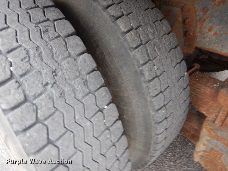 image for item DD4559 1988 GMC TopKick 7000 dump truck