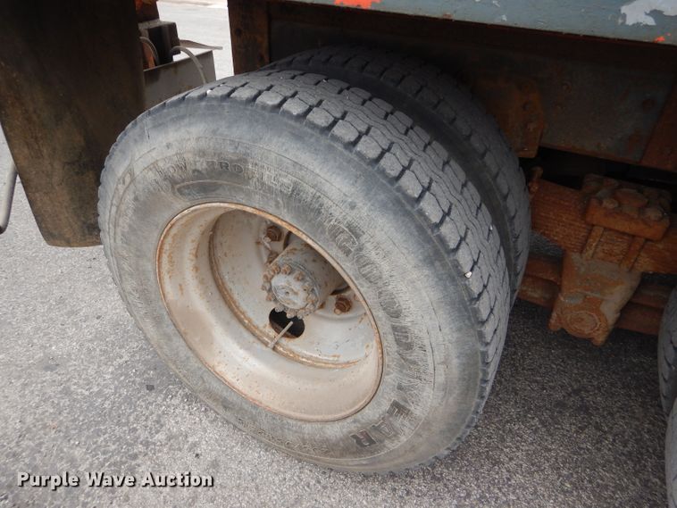 image for item DD4559 1988 GMC TopKick 7000 dump truck