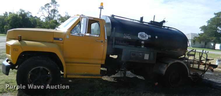 image for item DE4350 1980 Ford oil distributor truck