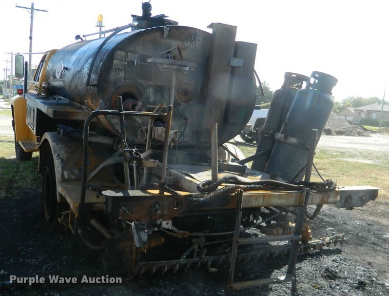 image for item DE4350 1980 Ford oil distributor truck