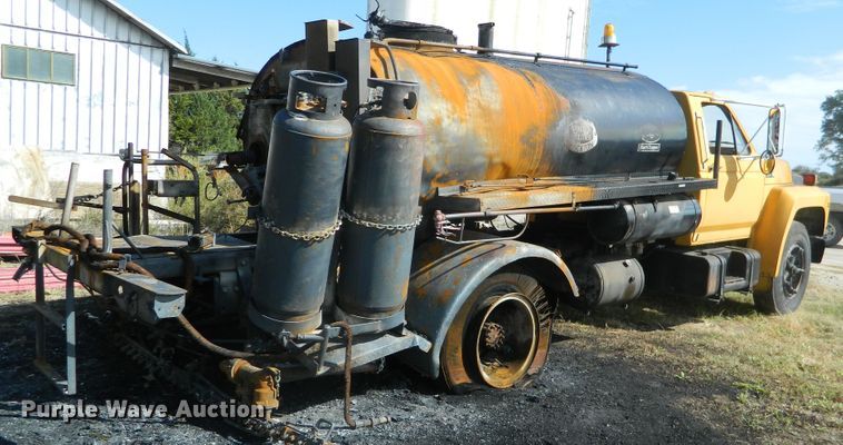 image for item DE4350 1980 Ford oil distributor truck