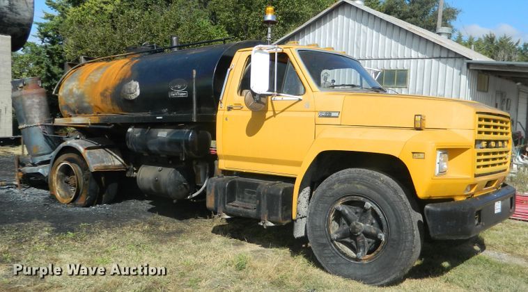 image for item DE4350 1980 Ford oil distributor truck