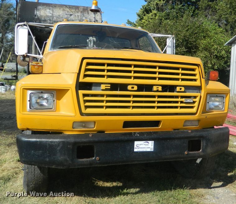 image for item DE4350 1980 Ford oil distributor truck