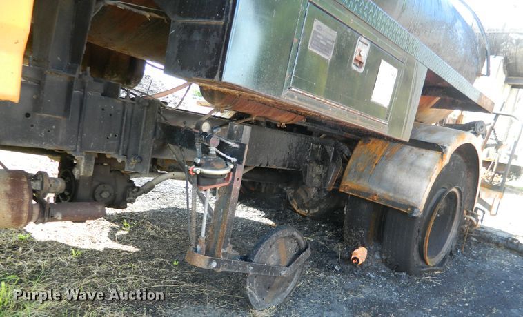 image for item DE4350 1980 Ford oil distributor truck