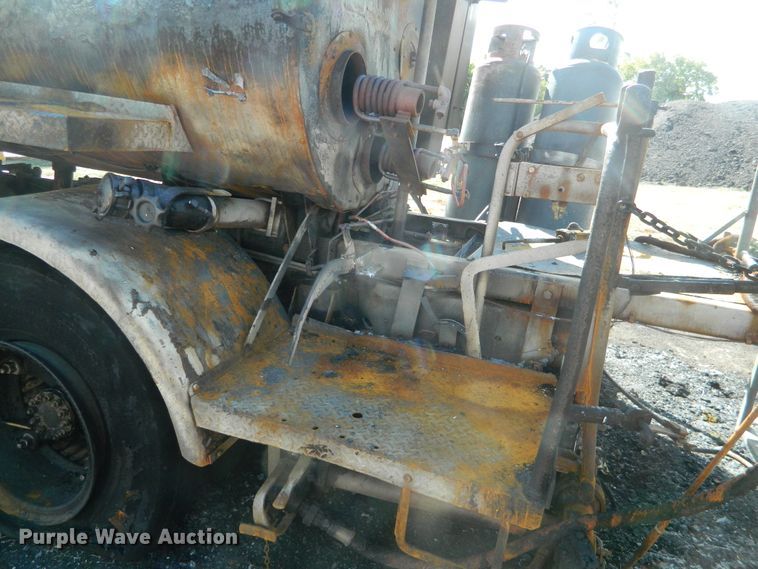 image for item DE4350 1980 Ford oil distributor truck