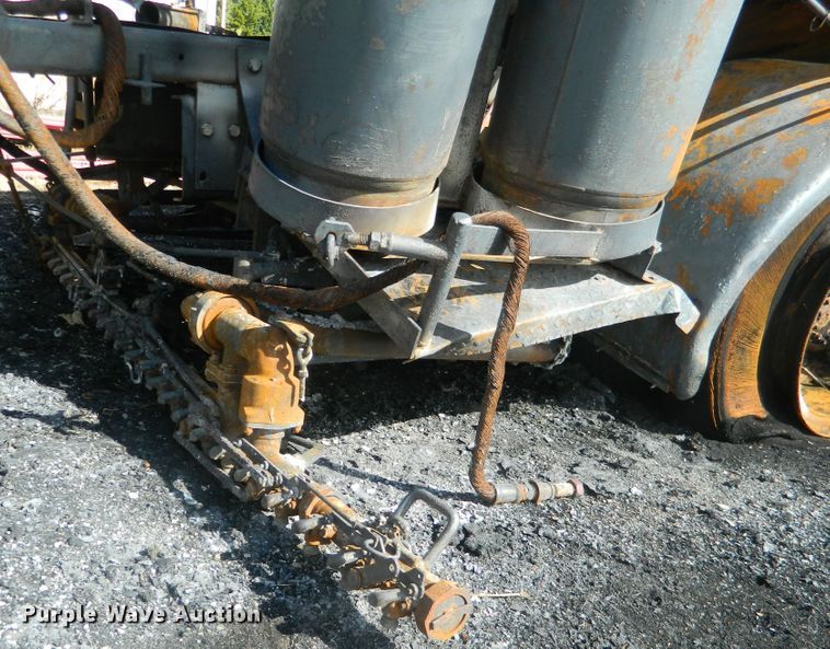 image for item DE4350 1980 Ford oil distributor truck