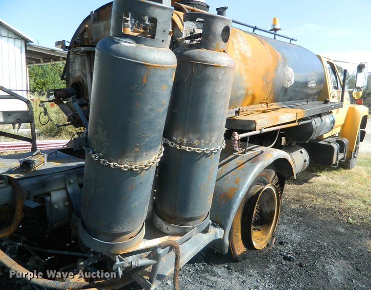 image for item DE4350 1980 Ford oil distributor truck