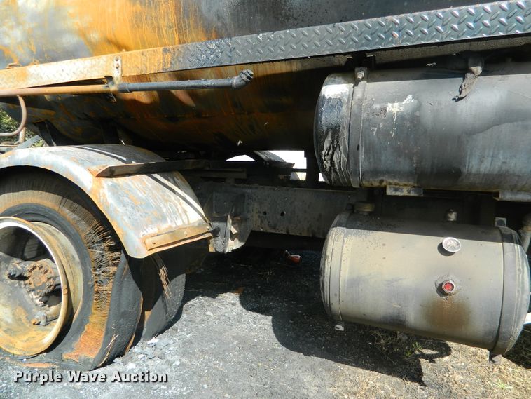 image for item DE4350 1980 Ford oil distributor truck