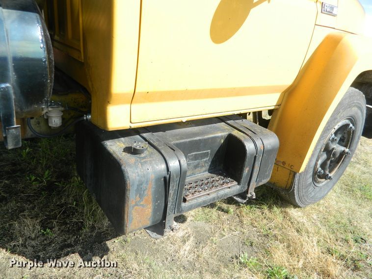 image for item DE4350 1980 Ford oil distributor truck