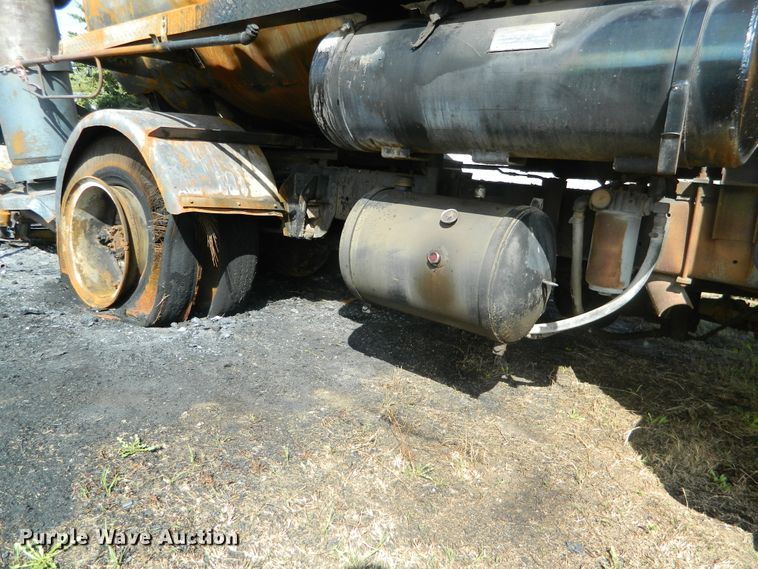 image for item DE4350 1980 Ford oil distributor truck