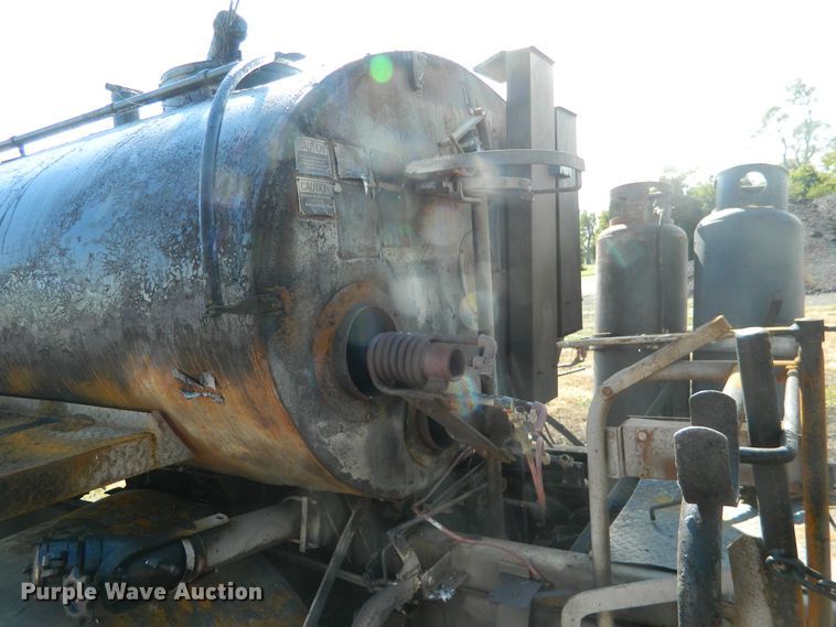 image for item DE4350 1980 Ford oil distributor truck