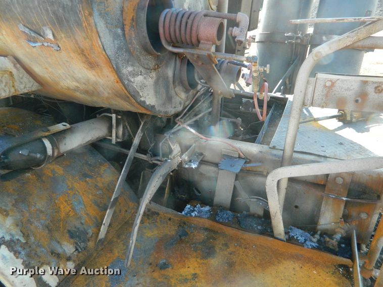 image for item DE4350 1980 Ford oil distributor truck