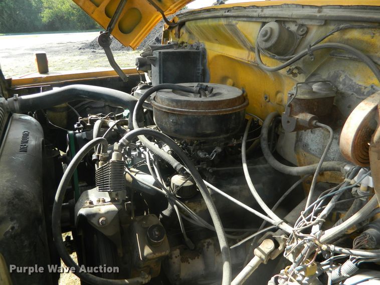 image for item DE4350 1980 Ford oil distributor truck