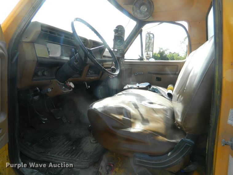 image for item DE4350 1980 Ford oil distributor truck