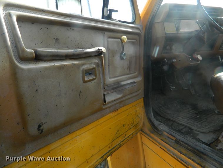 image for item DE4350 1980 Ford oil distributor truck