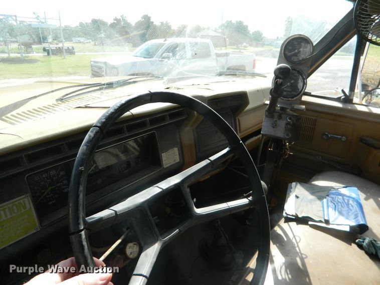 image for item DE4350 1980 Ford oil distributor truck