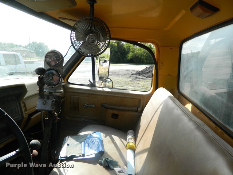 image for item DE4350 1980 Ford oil distributor truck