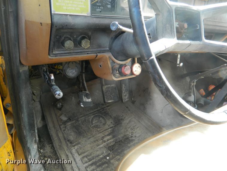 image for item DE4350 1980 Ford oil distributor truck