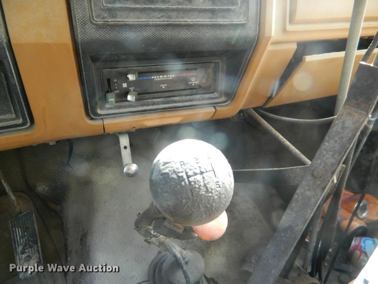 image for item DE4350 1980 Ford oil distributor truck