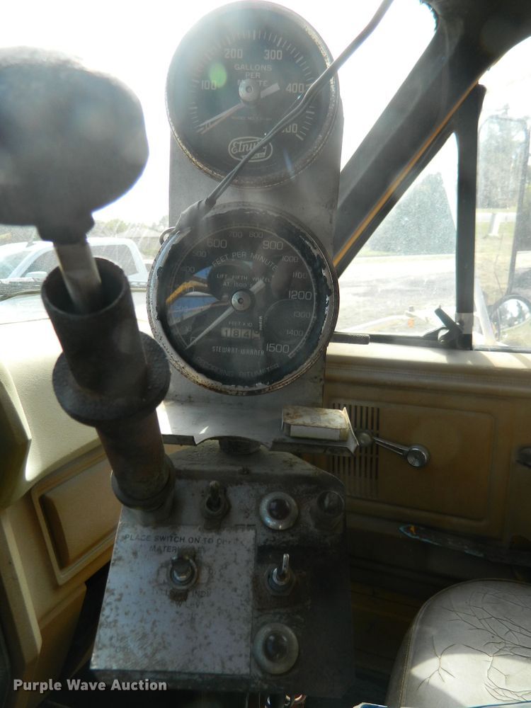 image for item DE4350 1980 Ford oil distributor truck